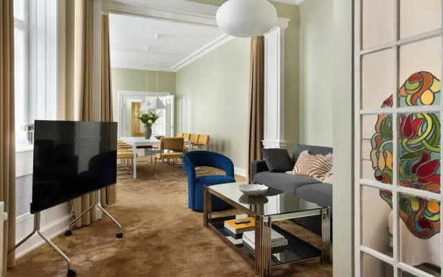 Royal Neighbors - 4 bedrooms - 2 bathrooms