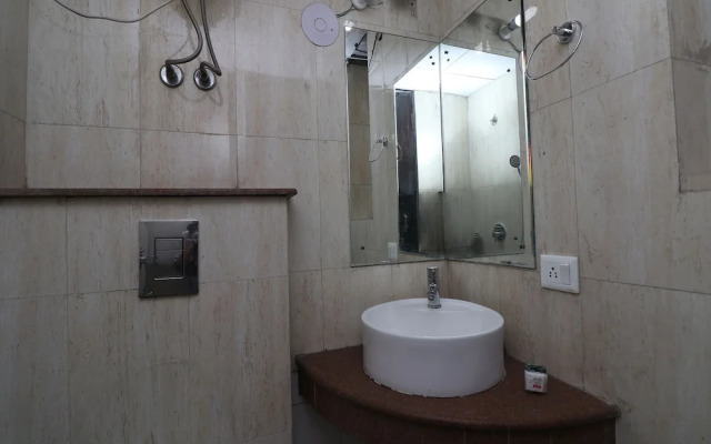 OYO 49758 Hotel Royal Harbour