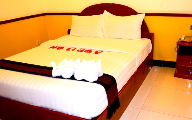 Holiday Hotel