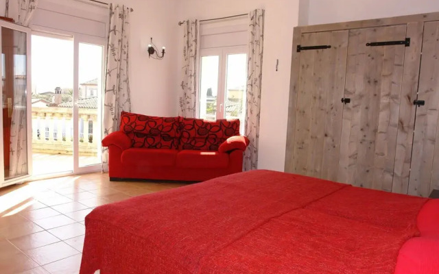 Spacious Villa in Vilacolum With Swimming Pool