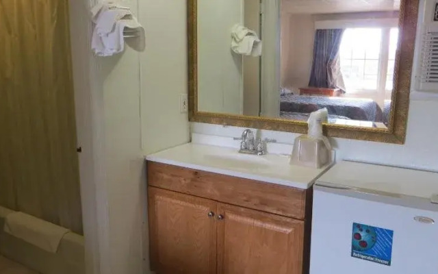 Pine Crest Motor Lodge