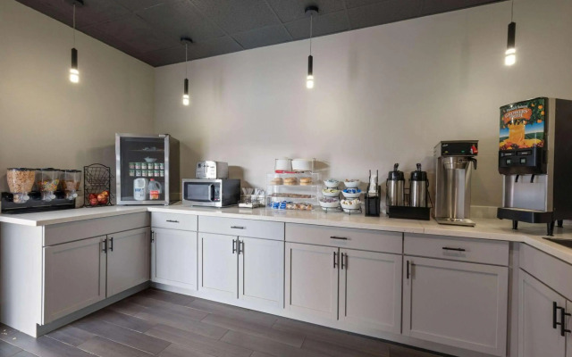 Ramada by Wyndham Studio Suites Dothan
