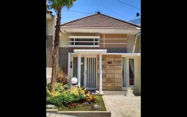 Two Bedroom at Villa Keluarga Permata Batu