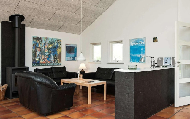 Rustic Holiday Home in Ebeltoft with Hot Tub