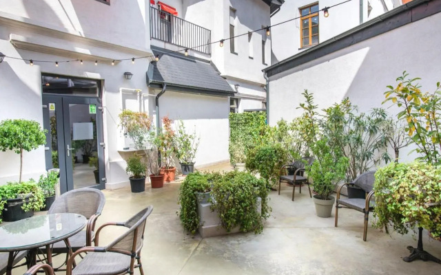 Gatsby Hostel