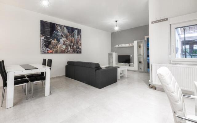 Newly built detached house with parking