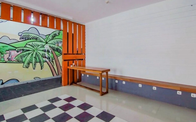 RedDoorz near Pasar Baru 4