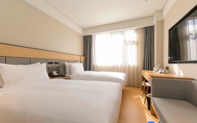 JI Hotel (Shanghai Dishui Lake Subway Station)