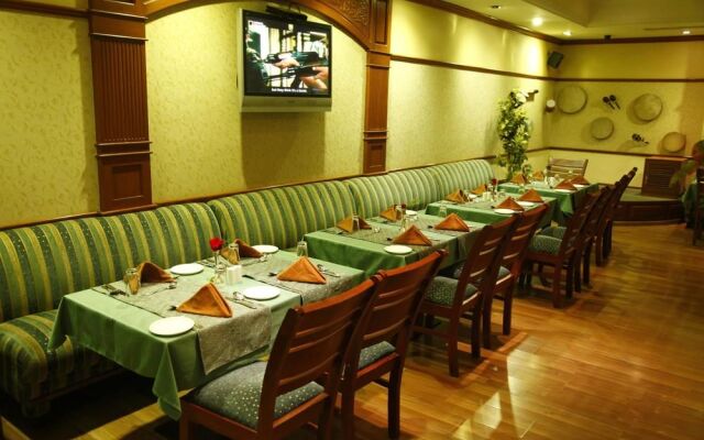 OYO Premium Gandhipuram Avinashi Road
