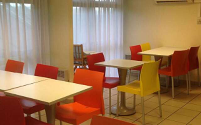 Premiere Classe Niort Est - La Crèche