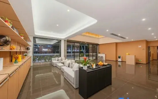 Hechi Rezen Trend Hotel (Jinchengjiang Station Baima Pedestrian Street Branch)
