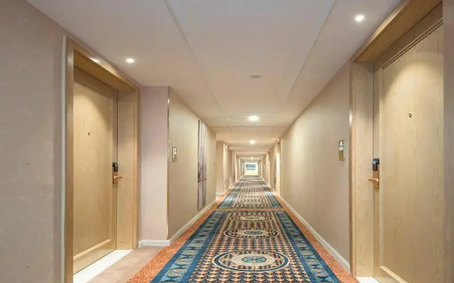Vienna Hotel Shandong Qingdao Taidong Pijiu Street Liaoning Road