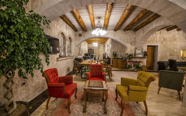 Hera Cave Suites