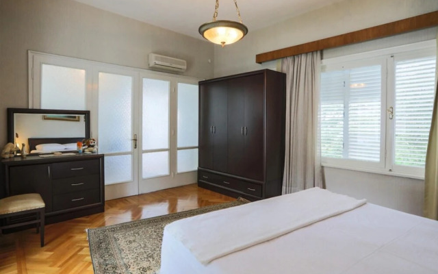 Luxury Mansion in the Heart of Prince Island