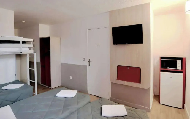F1 Plaisir Hotel