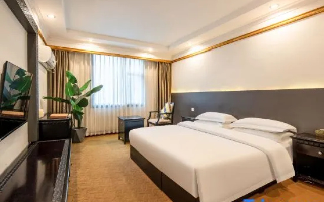 Reed Sea Courtyard Homestay