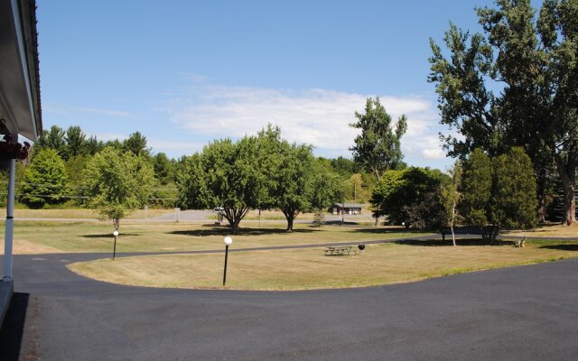 Rock Ledge Motel