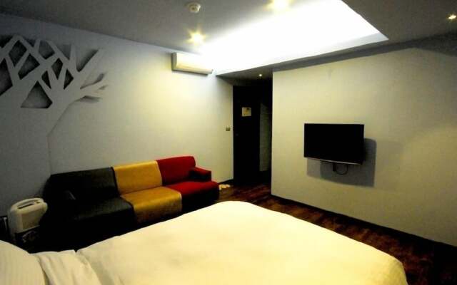 J.F Sleepless Ones Garden Hotel