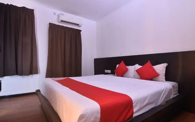 OYO 43960 Laksamana Executive & Boutique Hotel