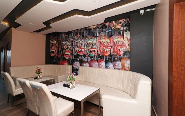 OYO 28645 Nirmalya Plaza