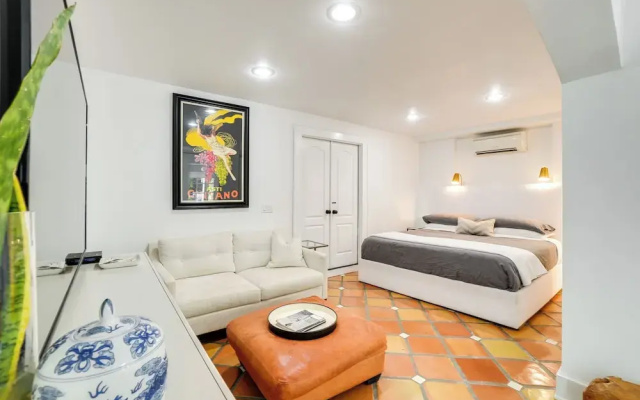 South Tampa Studio in Desirable Historic District!