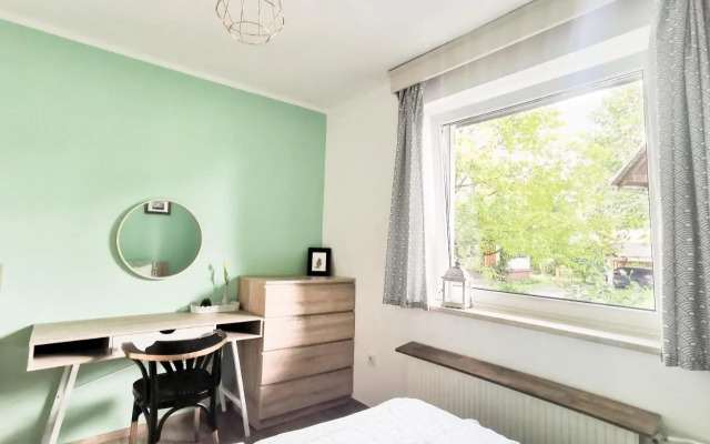 Deerwood-2-Storey Garden Apartment with Castle view Balcony