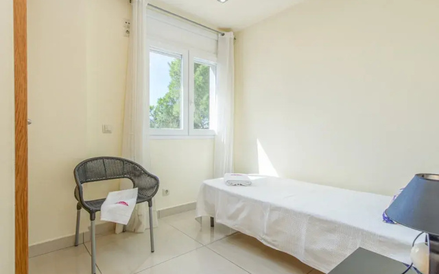 Villa in Empuriabrava With Private Pool & Mooring