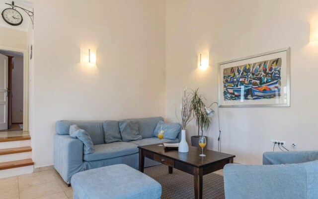 Nice Home in Liznjan With Wifi and 4 Bedrooms
