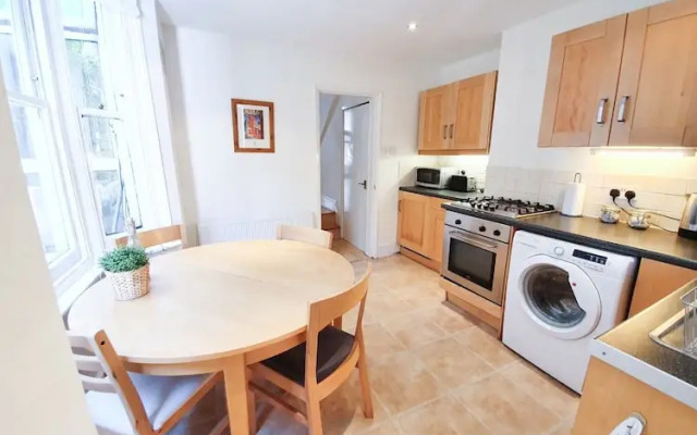 Lovely Flat in Residential Road in West Hampstead