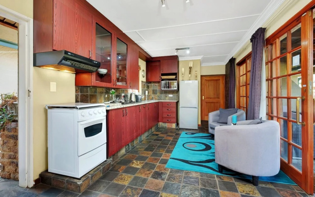 Staniland Guesthouse - OR Tambo Airport