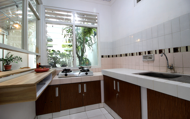 RedDoorz Plus Syariah near Lempuyangan Station 3
