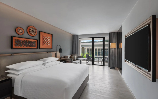 Four Points by Sheraton Phuket Patong Beach Resort