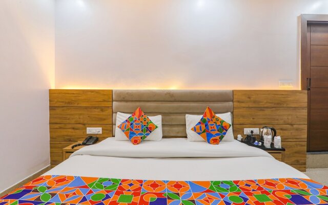 Fabhotel The Crestelia