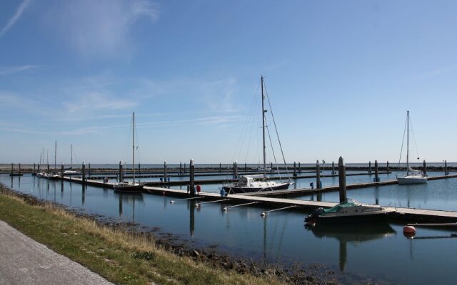 Modern Cabin Near Sea in Oosterend Terschelling