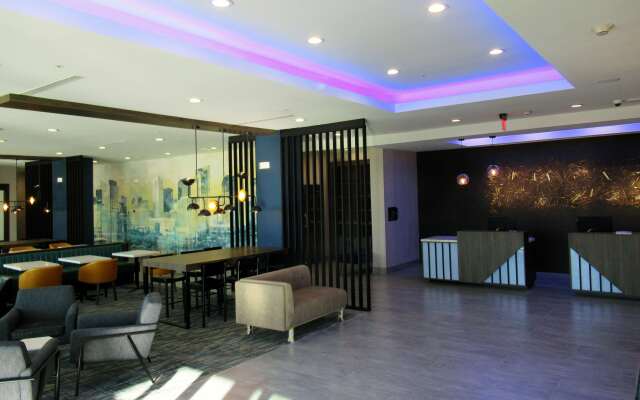 La Quinta Inn & Suites by Wyndham Dallas/Fairpark