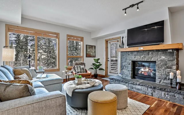 Rundle Cliffs Lodge by Spring Creek Vacation