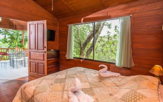 Casa Macaw Jungle Cabin w Private Pool Wifi and AC