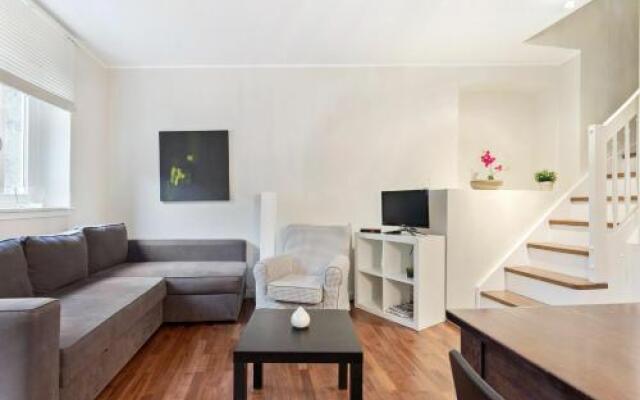 Rodrigo Lake Side Suite