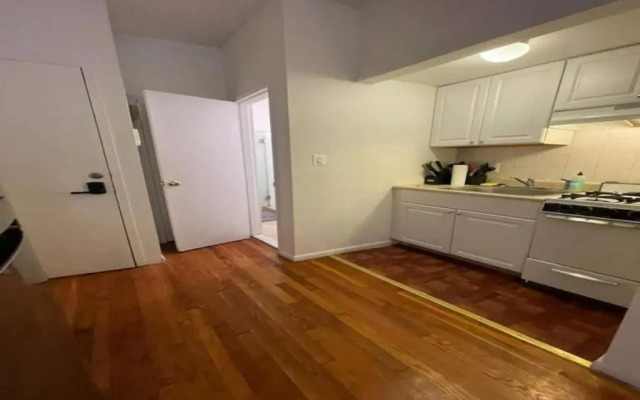 Hell's Kitchen 1 BR Apt. (8416)