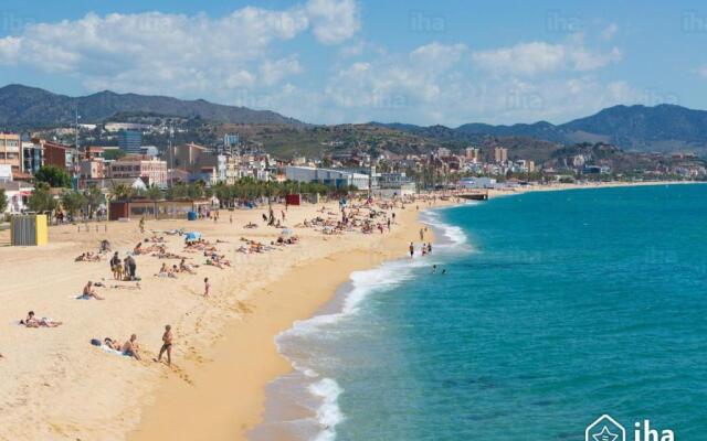 apartamento aislado jardín y piscina
