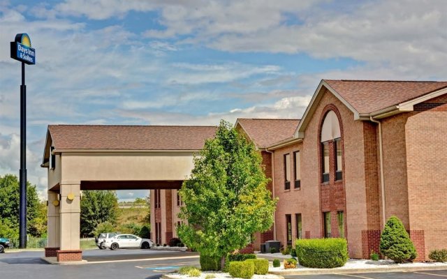 Days Inn Suites Louisville Airport Sw