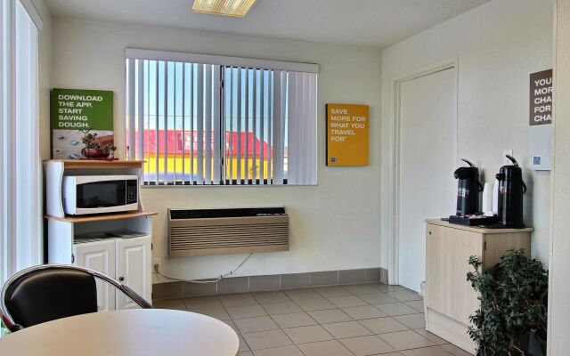 Motel 6 Fargo, ND - West Acres - North Fargo