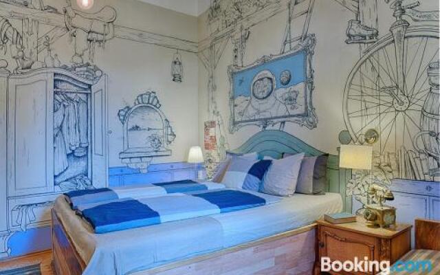 Lavender Circus Hostel And Apartments