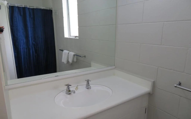 Commodore Court Motel