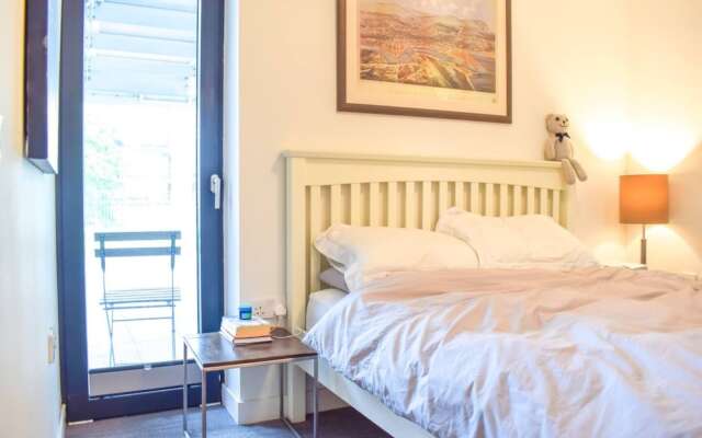 Riverside Apartment in South Chelsea