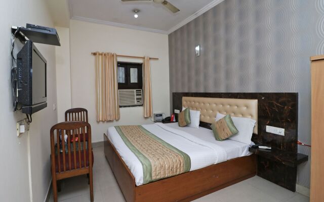 OYO 10381 Hotel Aerodrome Palace