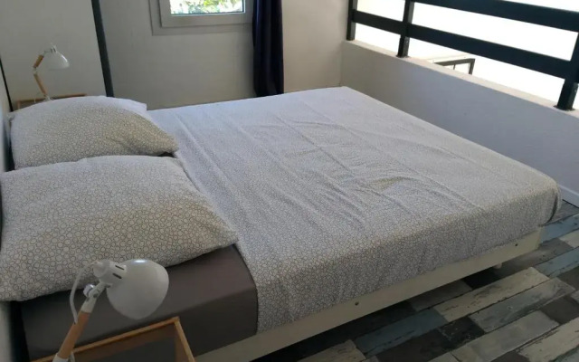 Petit Loft T2 bis mezzanine avec jardin et piscine