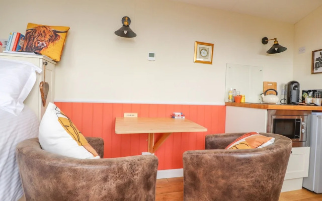 The Journeyman Luxury Shepherds Hut