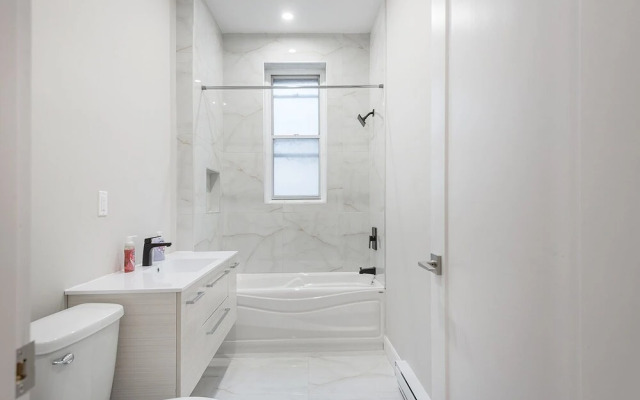 Beautiful 5BR in the HEART of Mile-End