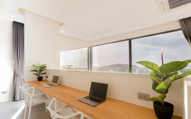 Yamu Hills Panoramic Ocean View 6 Bed Luxury Vila